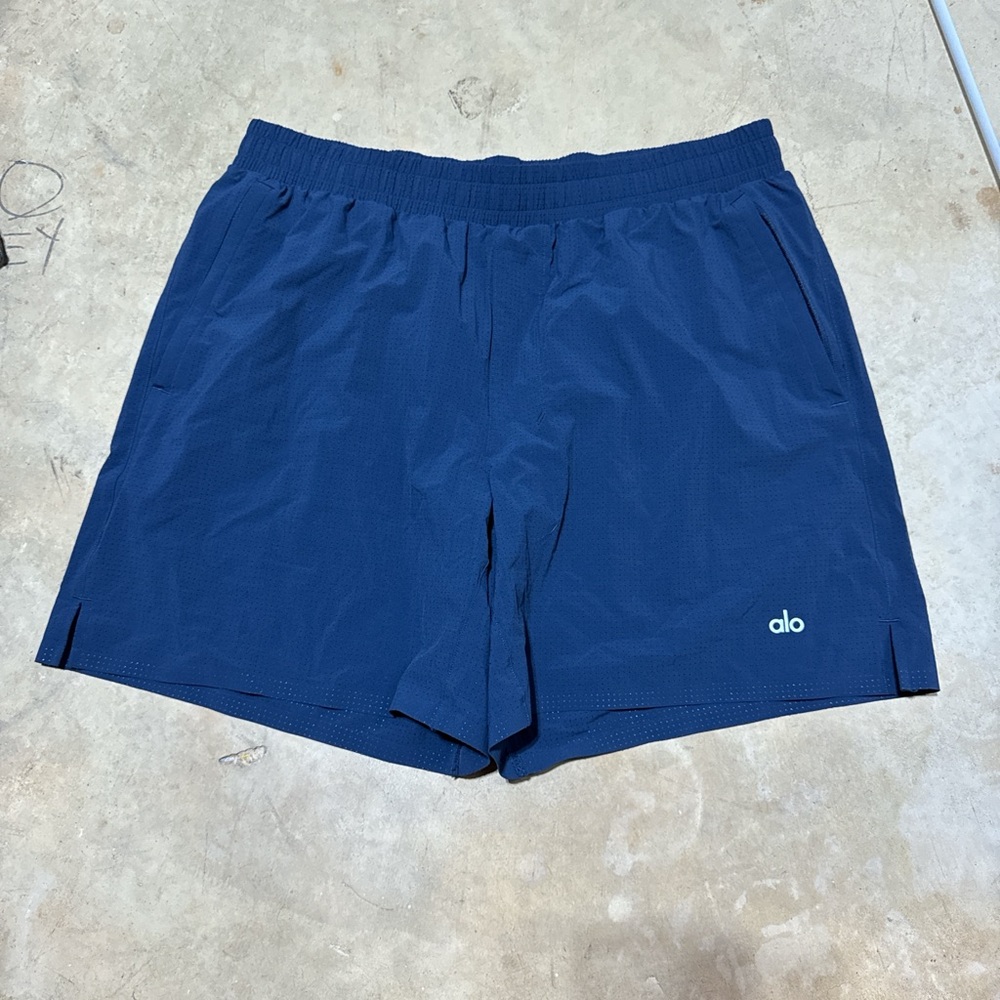 Men’s Alo Yoga Traction Running Shorts Size XL Blue 7” Inseam Workout Athletic